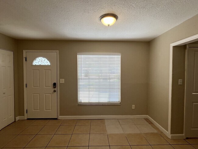 Building Photo - 1729 Flores Ct