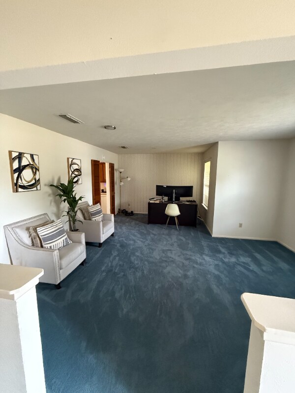 Foto del edificio - 2420 Pinehurst Ln