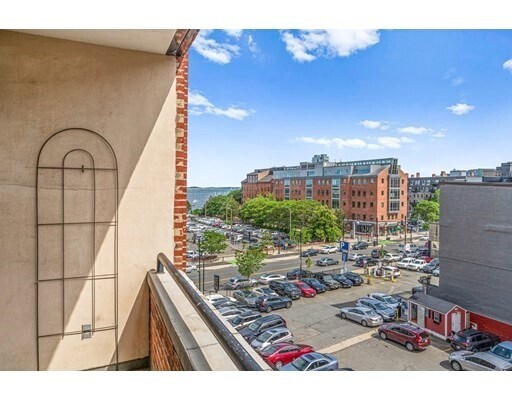 Building Photo - 300 Commercial Street