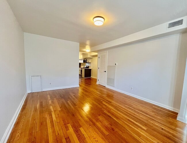 Building Photo - 218 10th St NE