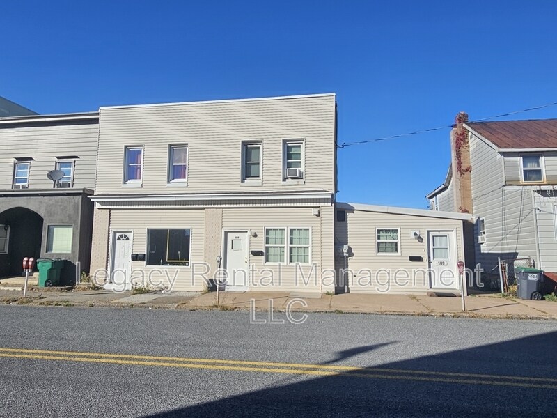 Primary Photo - 109 East Blaine Street - 1