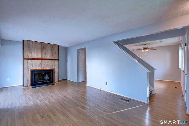 Foto del edificio - 545 Cypress Rd