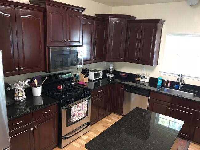 Foto del edificio - 4 Bedroom Home in Woodbridge Pointe