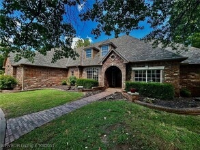Building Photo - 1808 Oak Forest Dr