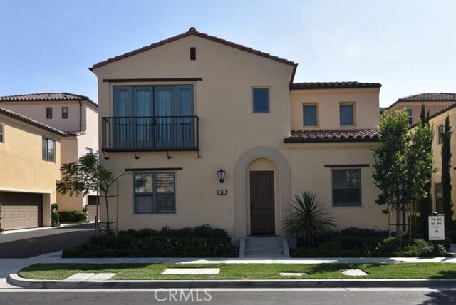 Building Photo - 84 Painted Trellis