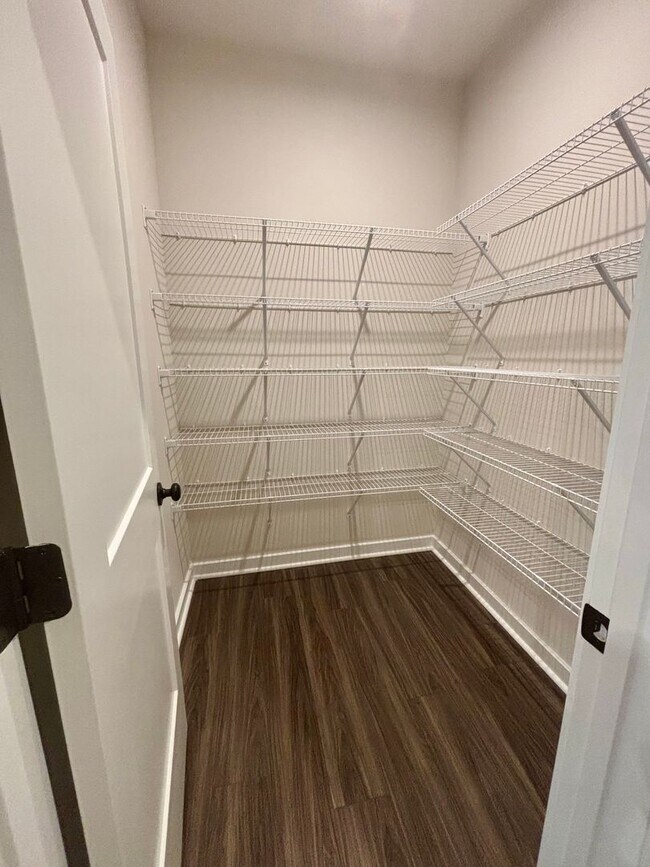 Foto del edificio - Beautiful, New Construction Townhouse in Griffith Lakes