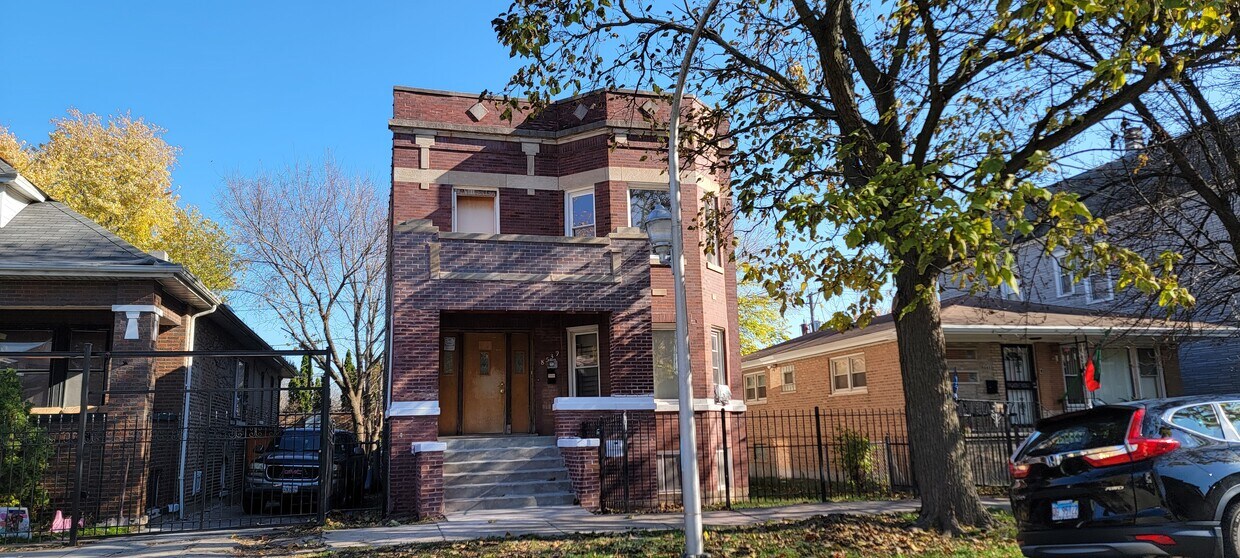 Primary Photo - 8539 S Exchange Ave