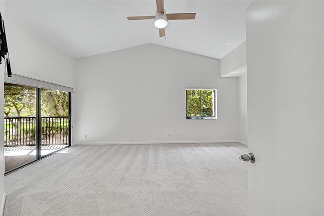 Foto del edificio - 1002 NW 105th Way