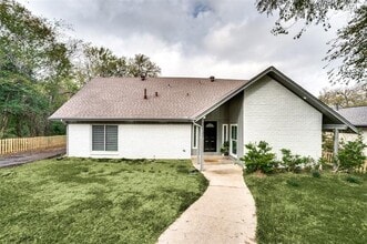Building Photo - 2021 Wildwood Dr