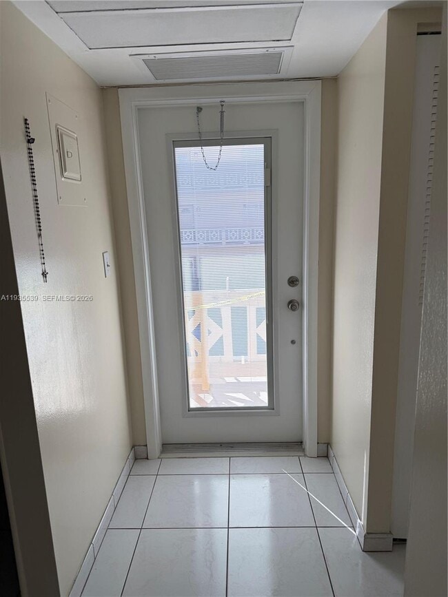 Building Photo - 5061 W Oakland Park Blvd