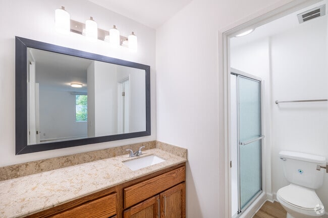 2BR, 2BA - 1,200SF - Bathroom - Woodland House Apartments