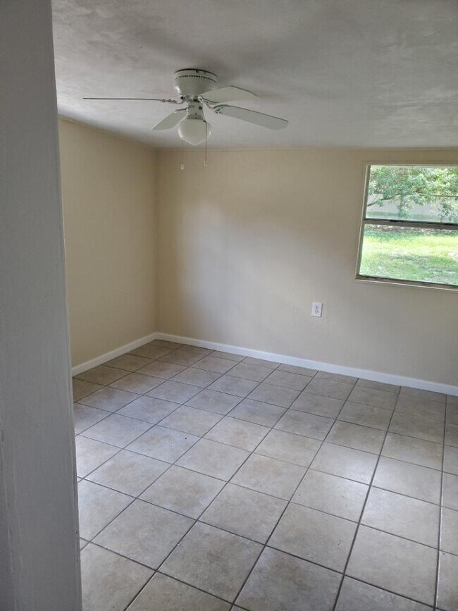 Building Photo - 2245 Everett St