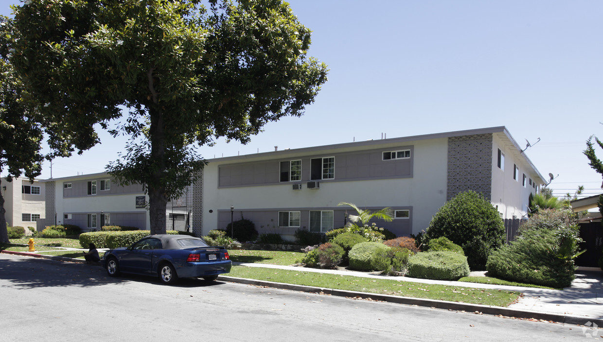 Primary Photo - Courtyard Square Apartments