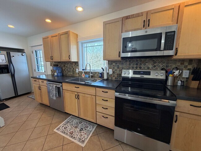 Foto del edificio - Custom-Updated 2BR Home Near Rail Trail with Mountain Views