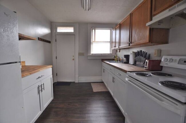 Building Photo - 1115 McAllister Ave