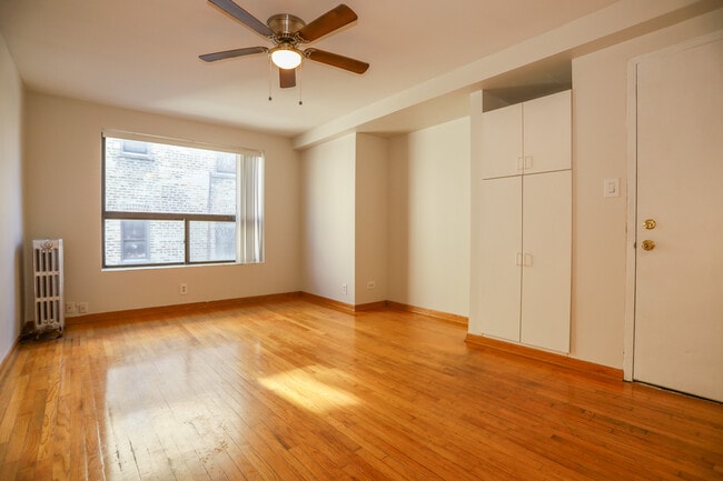 Building Photo - 1628 W Morse Ave