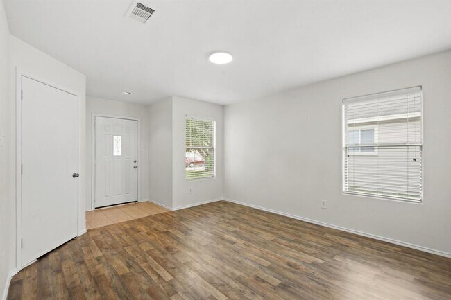 Foto del edificio - 7910 Buffalo View Ln