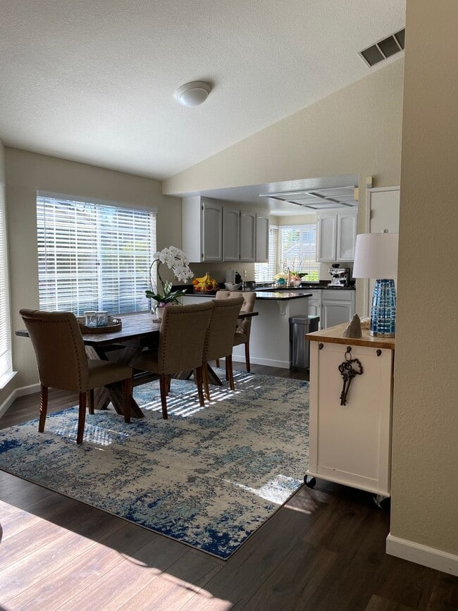 Building Photo - 3BR/2BA Single Story Home in Quiet Pleasanton Cul-de-Sac, hardwood floors. Near Top Schools!