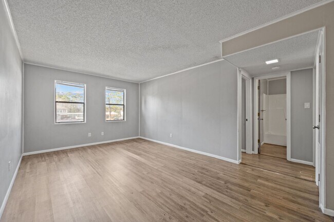 Foto del edificio - Welcome to Ravenwood Drive!