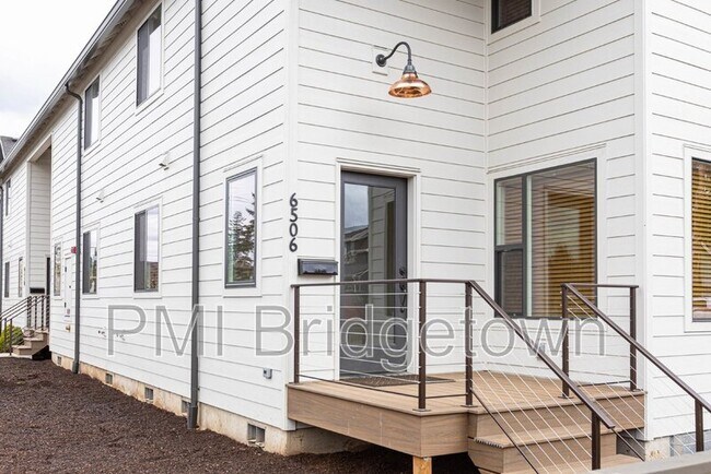 Building Photo - 6506 SE 63rd Ave