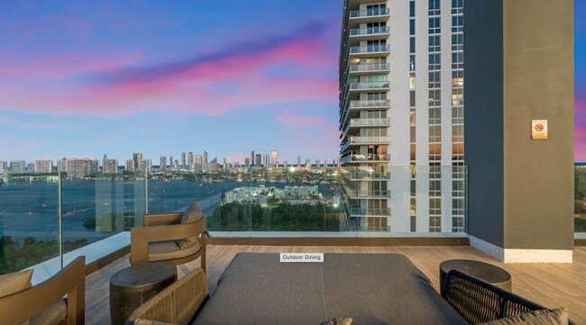 Foto del edificio - 16375 Biscayne Blvd