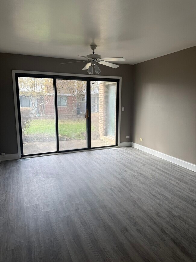 Foto del edificio - 292 Middlebury Ct