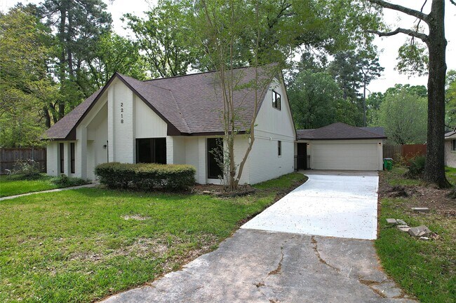 Foto del edificio - 2218 Poplar Park Dr