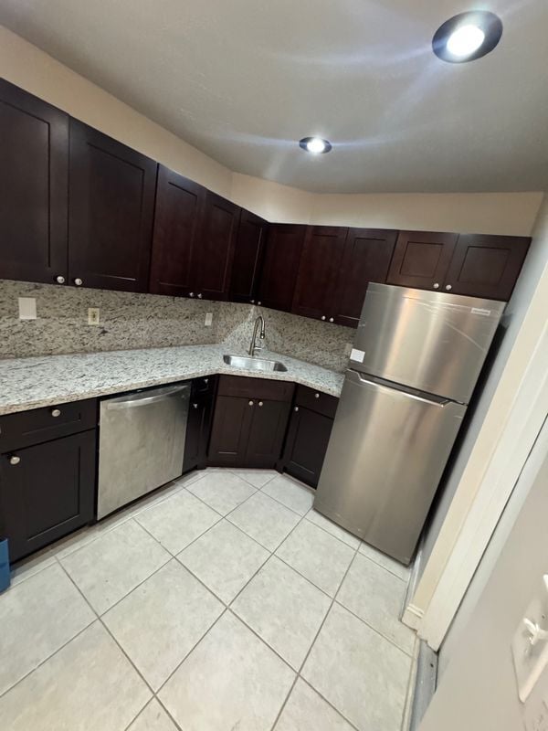 Building Photo - 3115 Oakland Shores Dr