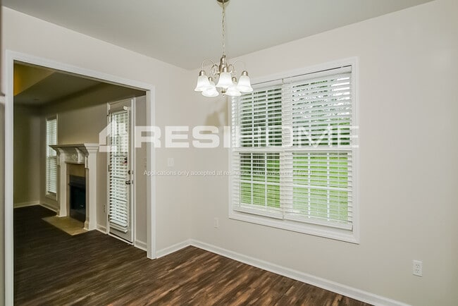 Foto del edificio - 702 Carter Grove Rd