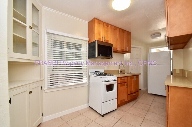 Building Photo - ***Application Pending!***Charming 1 Bed, ...