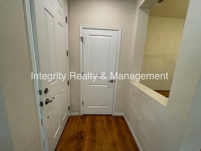 Foto del edificio - 598 E Dry Creek Pl