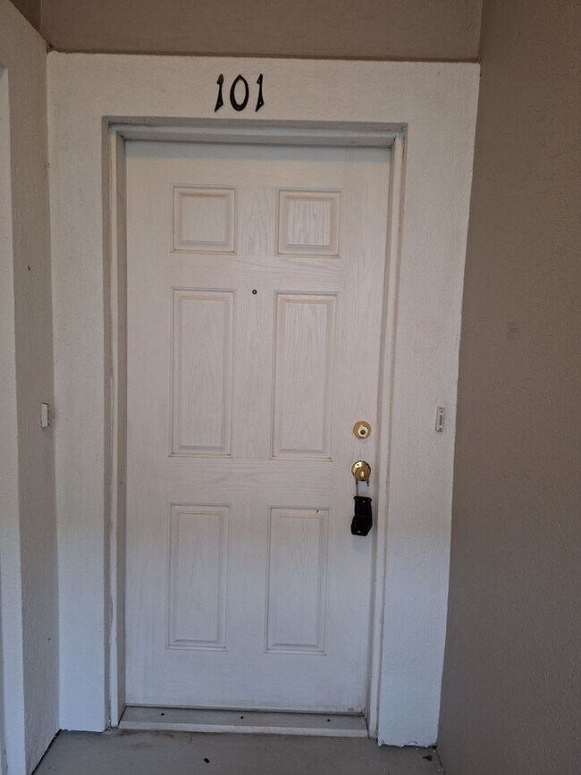 Foto del edificio - 7032 Deer Lodge Cir