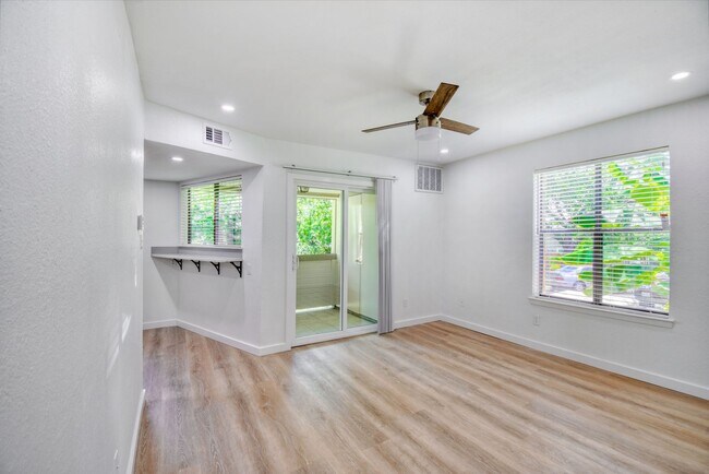 Foto del edificio - 2500 Burleson Rd