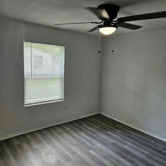 Foto del edificio - 1403 E 4th Ave