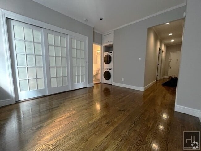 Building Photo - Amazing 3 Bedroom Apartment In Gramercy Pa...