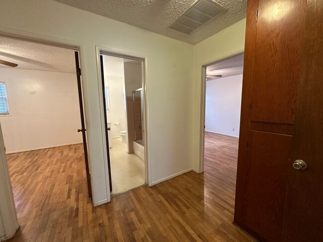 Entrance to bedrooms and bathroom - 12963 Panama St