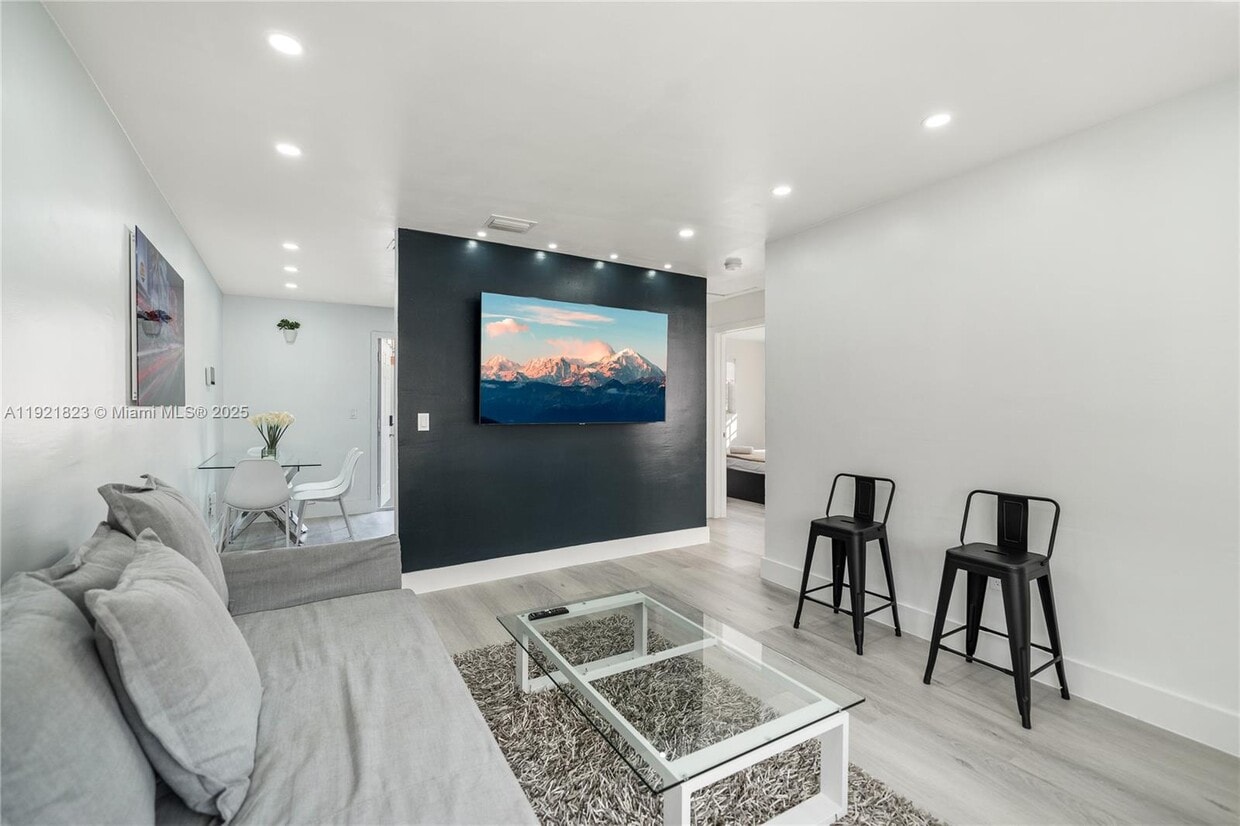 Foto principal - 4421 NW 9th St