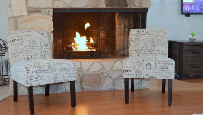 Chimenea en la sala de estar - 813 15th St