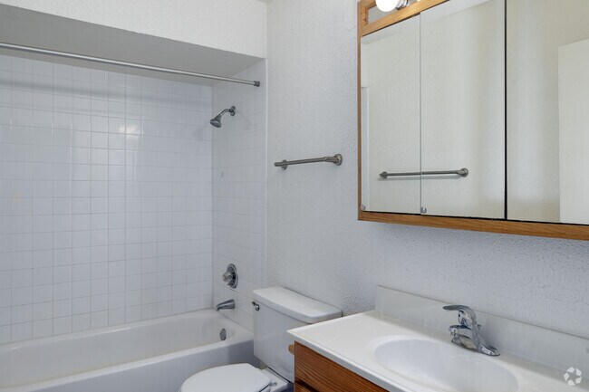 2 habitaciones, 2 baños - 1020 pies cuadrados - Segundo baño - Deer Run Apartments