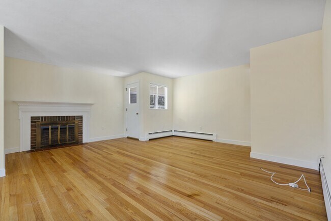 Building Photo - 27 Hermon St