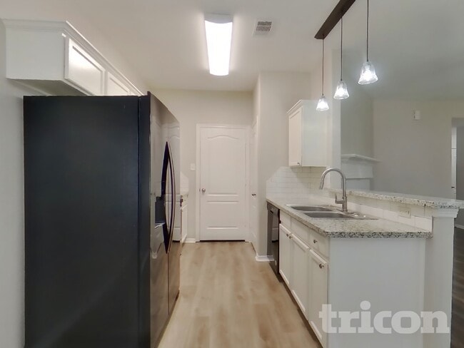 Building Photo - 2002 Briar Grove Dr