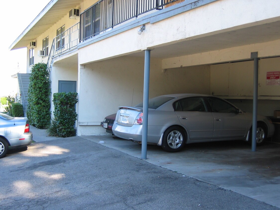 Foto principal - 4975 Kester Ave