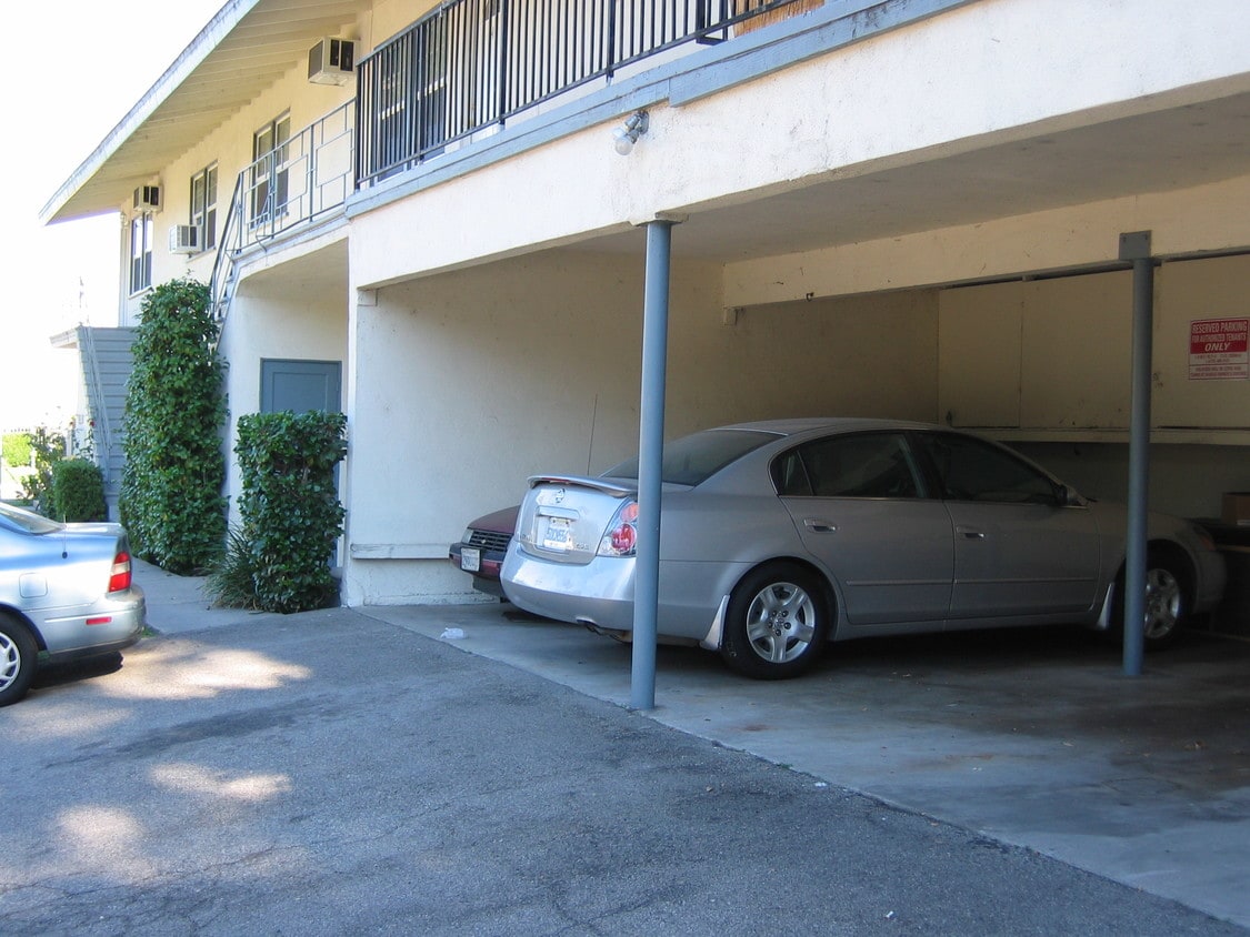Primary Photo - 4975 Kester Ave