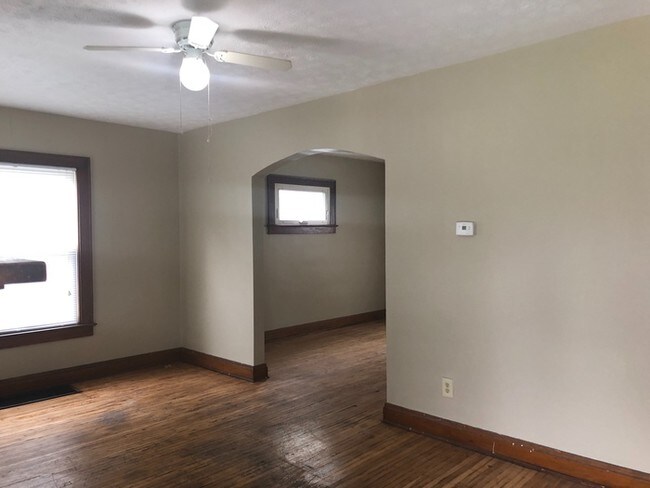 Building Photo - 1343 E Kossuth St