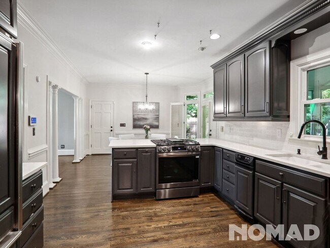 Building Photo - 5 Bedroom Single Family Home in Smyrna