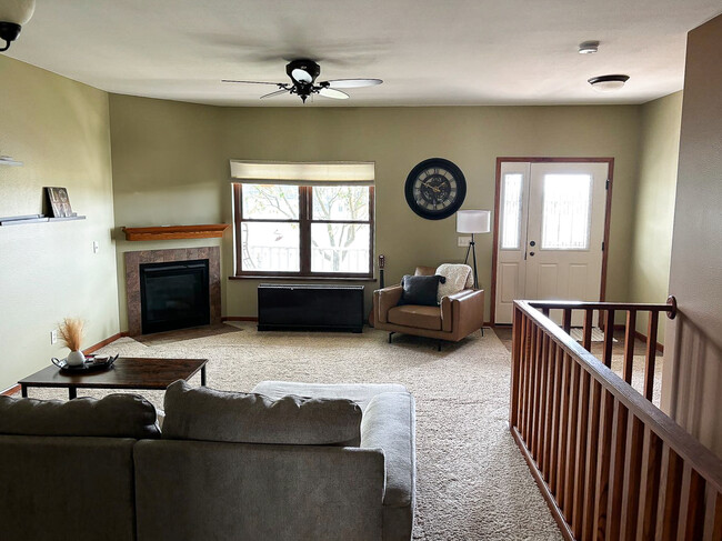 Building Photo - 958 Parkland Dr