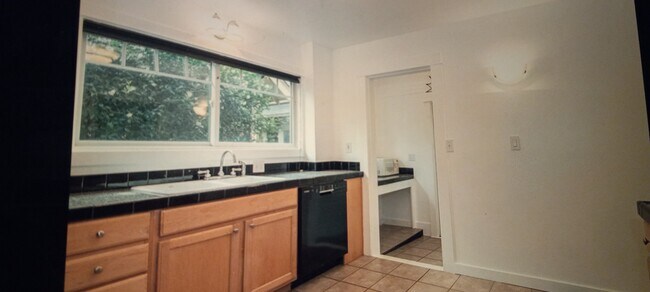 Building Photo - 1217 H St
