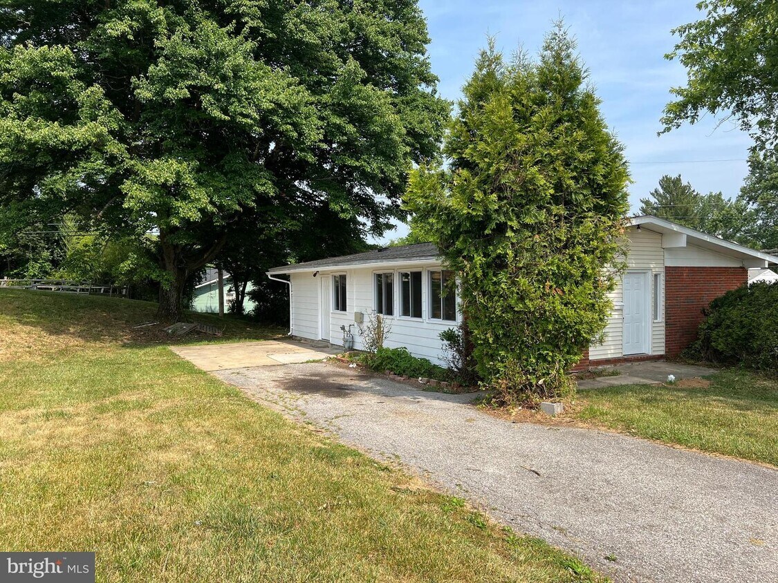 Primary Photo - 3832 Hendon Rd