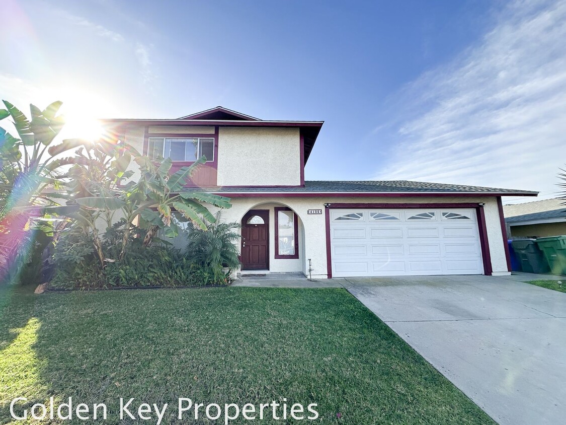 Primary Photo - Nice two-story home on a cul-de-sac!