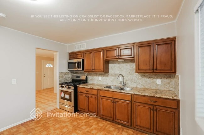 Building Photo - 223 W Gary Way